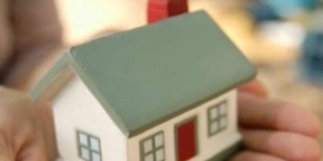 Konut sat���nda y�zler g�l�yor