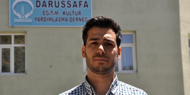 Suriyeli Hamza vefasn ifa datarak gstermek istiyor