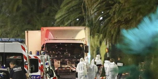 Fransa Nice'te terör saldırısı: 80 ölü