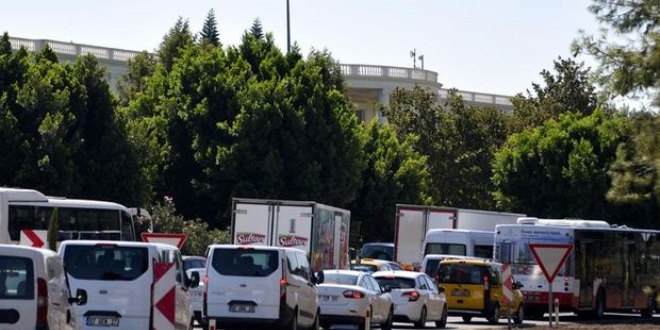 Antalya Havalimanı'nda 'güvenlik kuyruğu' sürüyor