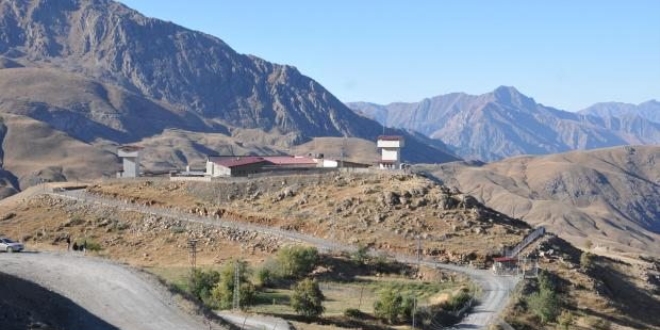 Tunceli'de, bomba yüklü araçla karakola saldırı önlendi