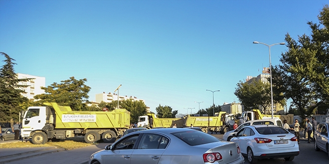 Genelkurmay'dan çıkan tank, gaz bombası attı