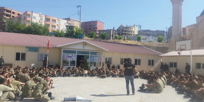 Şırnak'ta tugay komutanı ve 309 asker gözaltına alındı