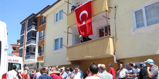 �kiz polisler birlikte �ehit d��t�