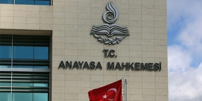Anayasa Mahkemesi'nin 2 üyesi gözaltına alındı