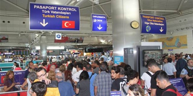 Yeşil pasaportla yurtdışına çıkışa sınırlama geldi