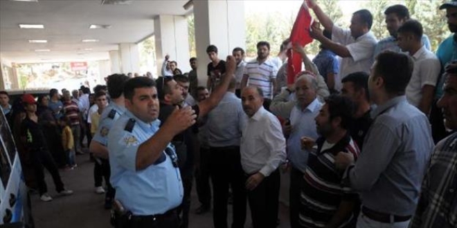Şanlıurfa'da sağlık kontrolüne getirilen 2 askere linç girişimi