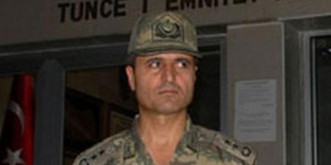 Talimatı getireni yumrukladı, darbenin seyrini değiştirdi