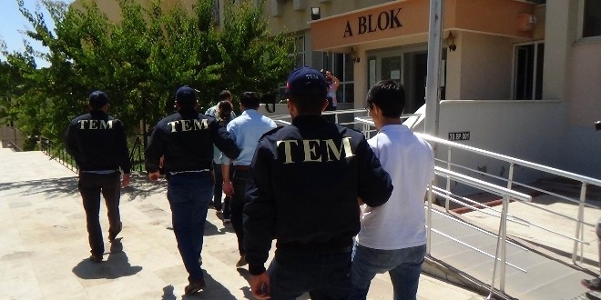 Mersin'de gözaltına alınan 10 hakim savcı adliyeye sevk edildi