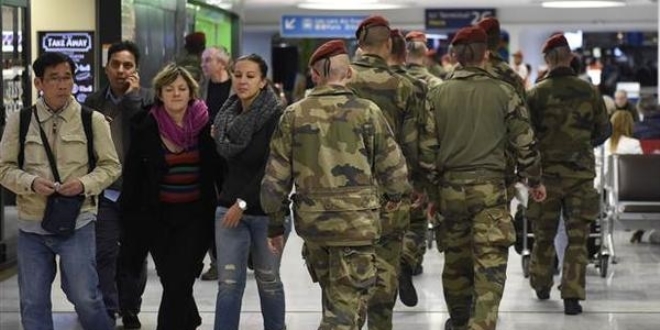 Fransa'da OHAL 6 ay daha uzatılıyor