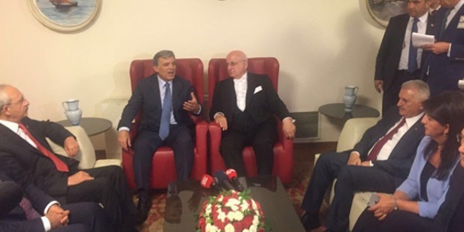Gül, Yıldırım ve üç partinin temsilcisi TBMM'de bir araya geldi