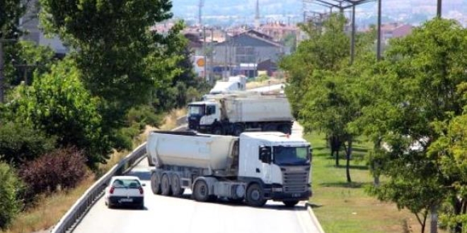Ankara'da belediye ara�lar� t�menin giri� ��k��lar�n� kapatt�