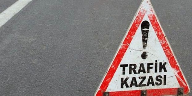 Mersin'de trafik kazas�: 2 �l�, 2 yaral�