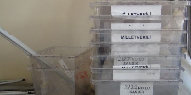Yamanlar Koleji'nde seçim sandıkları ve çuvallar bulundu