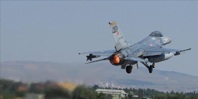 Harekat merkezini basıp 'uçan kale'yi havalandırdılar