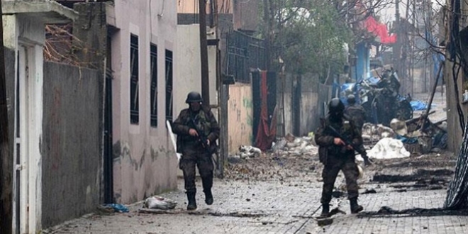 Mardin'de 3 ter�ristin battaniyeye sar�l� cesedi bulundu