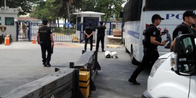 Foça Deniz Üs Komutanlığında arama yapılıyor