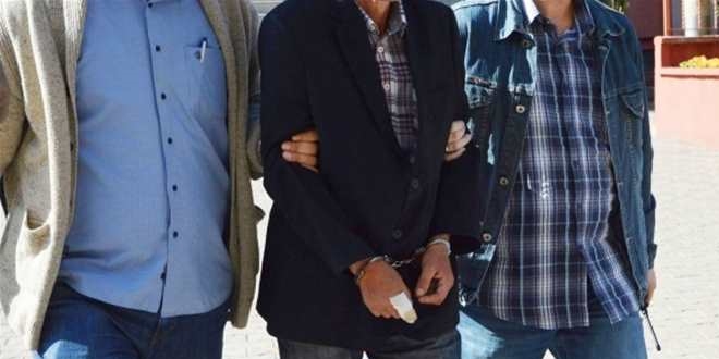 İzmir'de 3'ü komiser 8 polis tutuklandı