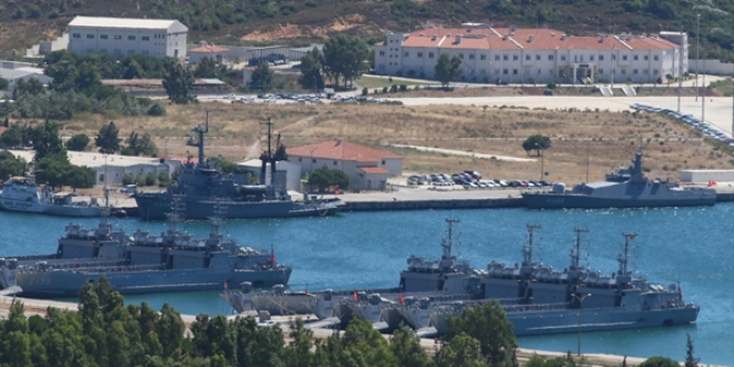 Foça Deniz Üs K.lığı'nda 201 asker gözaltına alındı