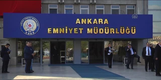 Ankara'da öğretmen, avukat, polis olmak üzere 97 kişi gözaltında