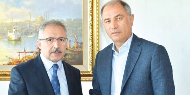 Paşa, 'Bacım kusura bakmayın' deyip bir evden yönetiyor