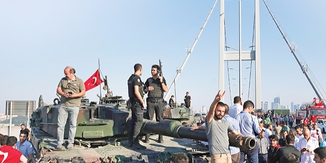 Darbe gecesi Patronlar da yürüdü