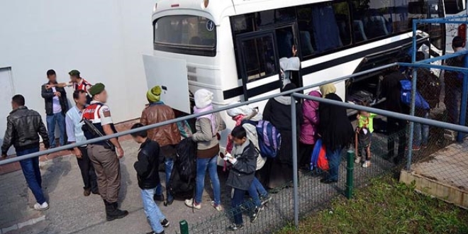 Kırklareli'nde 11 sığınmacı ve kaçak yakalandı
