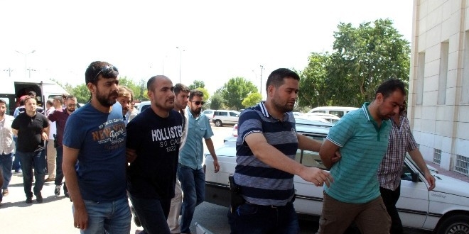 Konya'da adliyeye sevk edilen 5 pheliden 3' tutukland