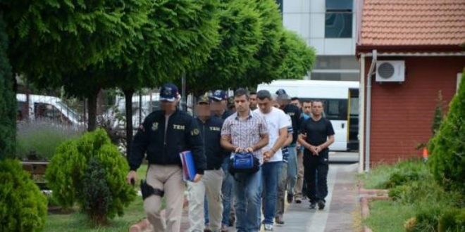 Antalya'da 7 rtbeli asker tutukland
