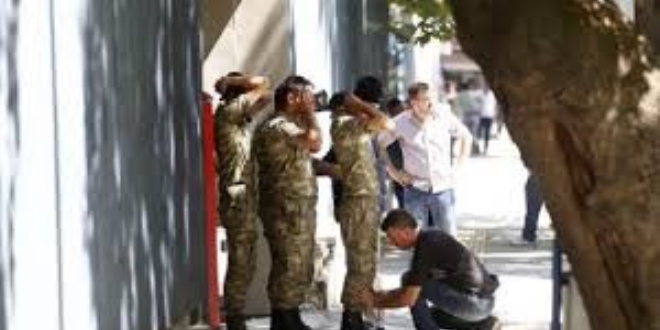 Darbeci FETÖ/PDY çetesine önce onlar darbe indirdi