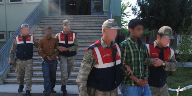 Diyarbakr'da PKK'dan kaan bir terrist teslim oldu, bir terrist yakaland