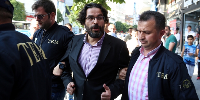 Çorum'da gazete yazarlık yapan 1 öğretmen gözaltında