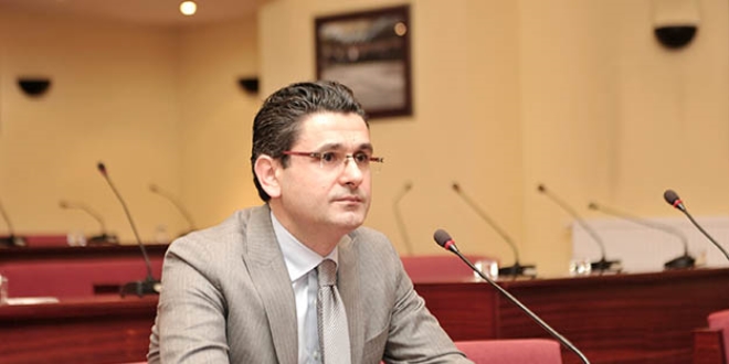 'Kahraman aramaya gerek yok, kahraman yüce milletimiz'