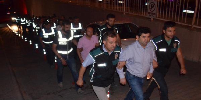 Kayseri'de 38 emniyet mensubu gözaltına alındı, evlerinden 1 dolar çıktı