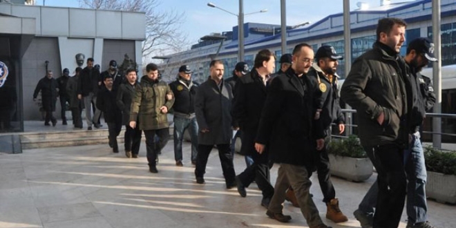Afyonkarahisar'da, 16 müfettiş, öğretmen gözaltına alındı