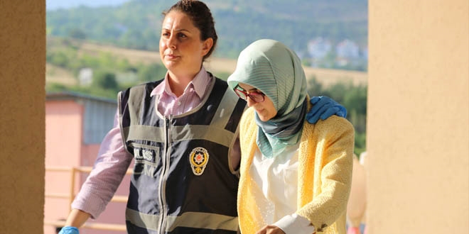 Bolu'da 1'i akademisyen 15 kişi gözaltına alındı