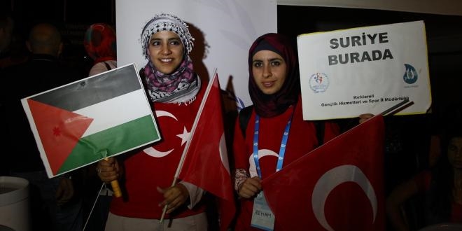 Farklı ülkelerden 180 öğrenciden oluşan grup: Türkiye'nin yanındayız