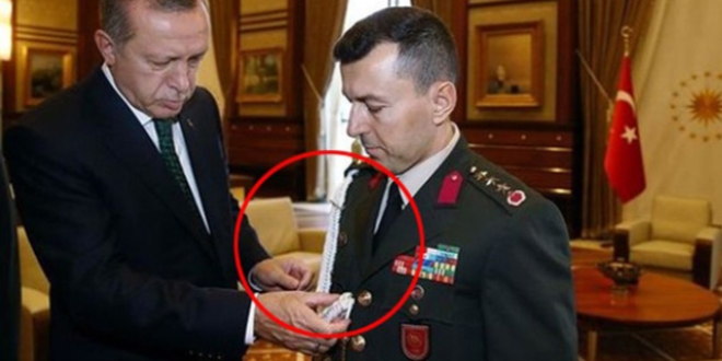 İşte o kordonun anlamı: İhanet edeceğine kendisini assın