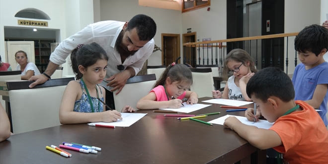 400 çocuğa ücretsiz 'Yaz Sanat Okulu' dersleri veriliyor