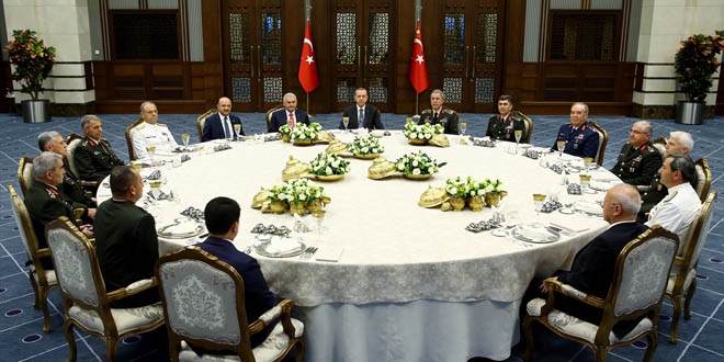 Cumhurbaşkanı Erdoğan'dan YAŞ üyelerine yemek