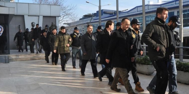 NK'de, 15 akademisyen daha tutukland