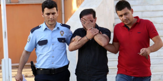 Isparta'nın Şarkikaraağaç ilçesinde 5 öğretmen tutuklandı