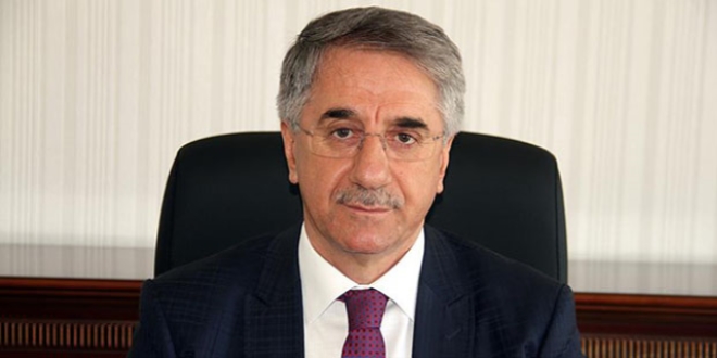 'Araçlarımızı ezmeden hiçbir askeri araç buradan geçemez'