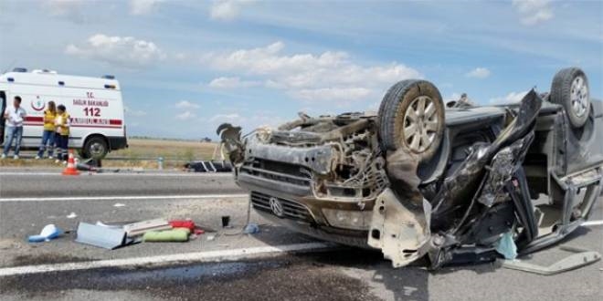 Konya'da otomobille kamyonet çarpıştı: 1 ölü, 2 yaralı