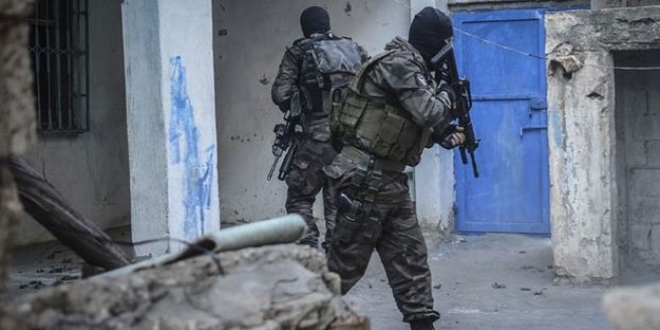 FET�'ye ait evrak yak�lan eve operasyon