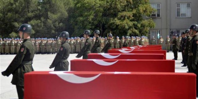 Şehit düşen 8 asker için tören düzenlendi