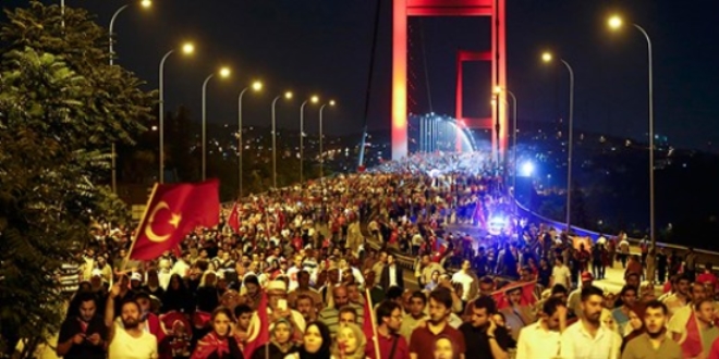 T�rk �irketlerinden d�nyaya 'demokrasi' ilan�