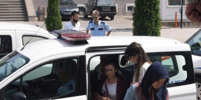 Sakarya'da FET� evlerine operasyon: 5 g�zalt�