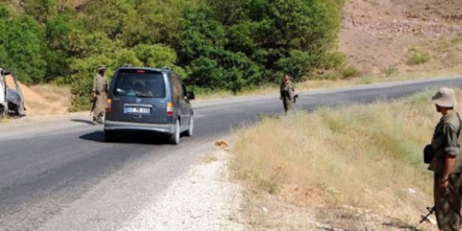 Bingl'de PKK mensuplar bir araca silahla ate at