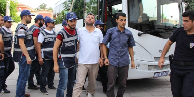 Afyonkarahisar'da 25 emniyet mensubu adliyeye sevk edildi